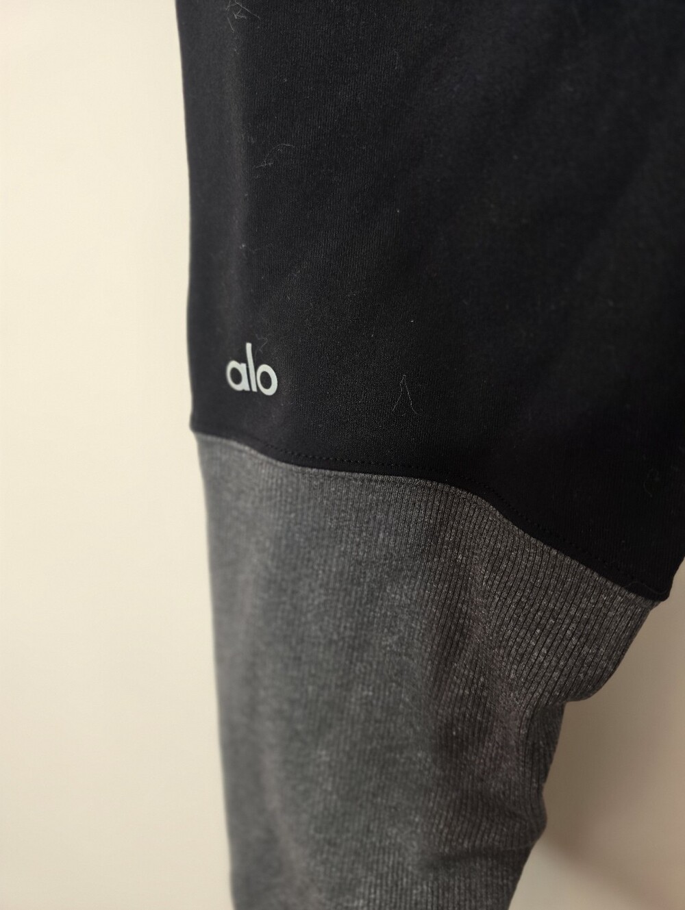 Alo Goddess Leggings - Picture 3 of 5
